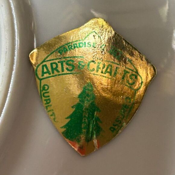 Porcelain Scallop Shell Trinket Dish 5 1/4"W x 5 1/4 Dx 1"H, Hand Painted - Picture 5 of 6